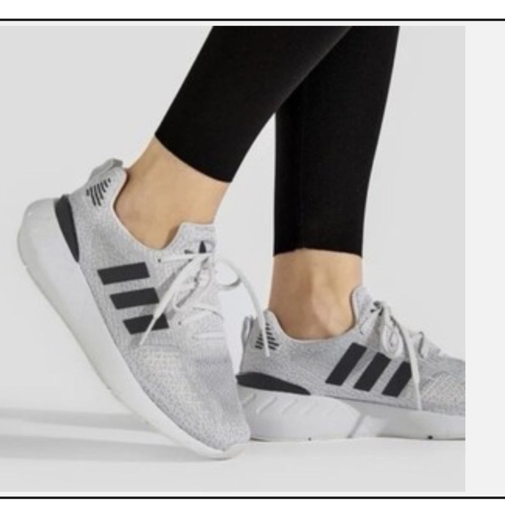 Adidas Originals Swift Run 22 Women’s Size 10 – White/Black Knit Running Shoes